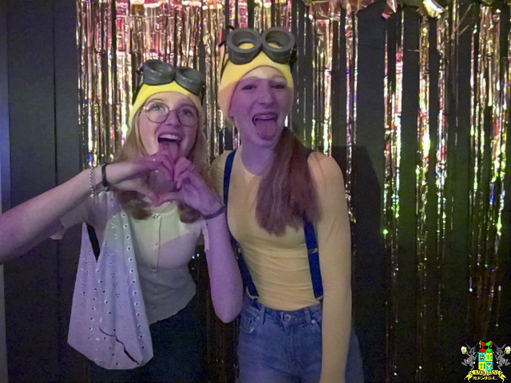 ../Images/Jeugd Opwarmbal Photobooth 042.jpg